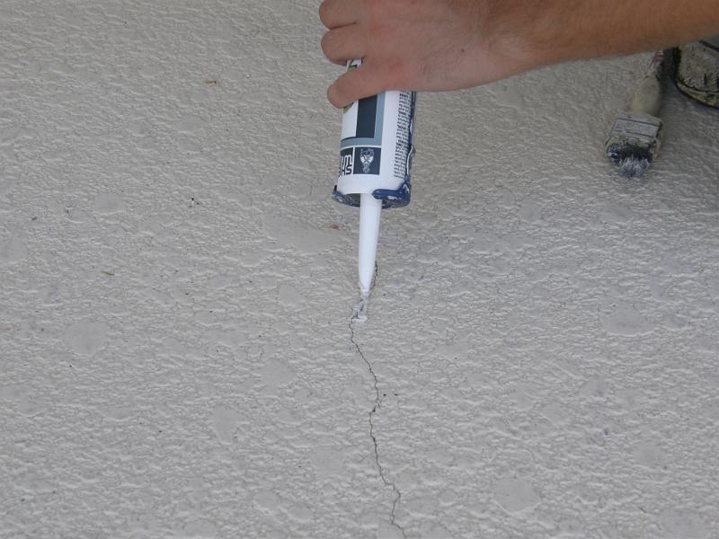 FL Construction/Pool Deck Painting/06 Crack in Deck During